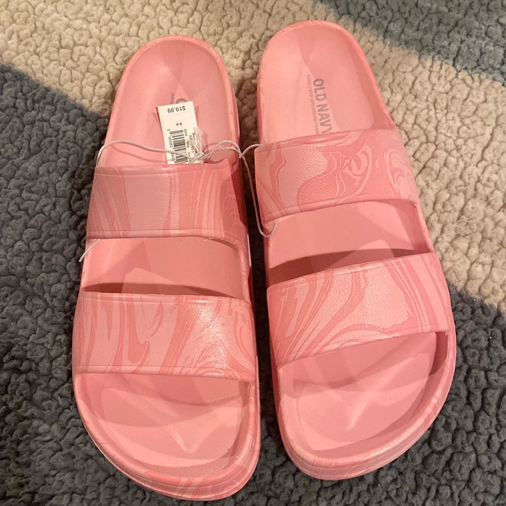 Old Navy pink slides size 3-4